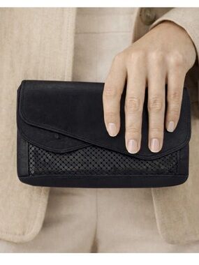 Vintage Whiting Davis Black Leather Mesh Wallet Clutch Boho USA Designer 90’s